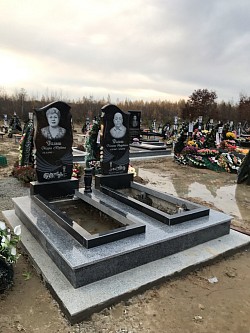 Подвійний памятник на кладовищі дружба