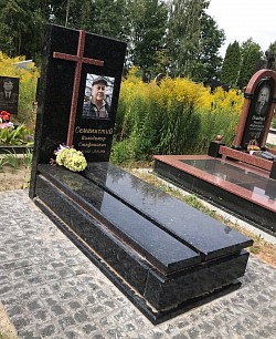 Памятник комбінований